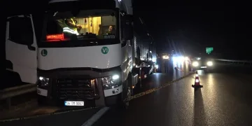 Bursa’da otobanda yürüyen yayaya TIR çarptı
