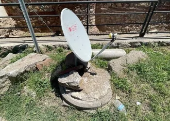 Bursa’da 2 bin yıllık sütuna çanak monte edildi