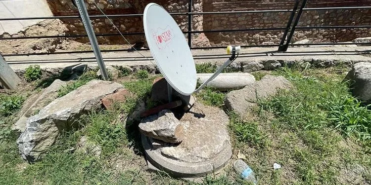 Bursa’da 2 bin yıllık sütuna çanak monte edildi