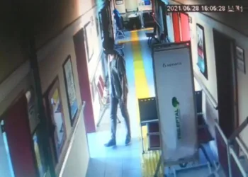 Sağlık ocağından koronavirüs aşılarını çaldı