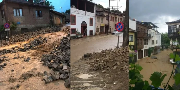 Sel felaketini yaşayan Tirilye’de yaralar sarılıyor