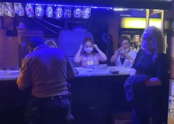 Bursa’da kısıtlamada açık eğlence mekanına baskın