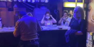 Bursa’da kısıtlamada açık eğlence mekanına baskın