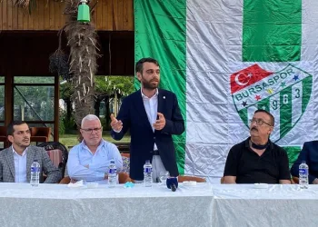 Adanur: “Bursaspor’un geleceği 500 bin Euro’ya çöp edilmiş”