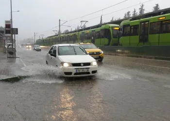 Bursa’da sağanak etkili oldu! Vatandaşlar zor anlar yaşadı
