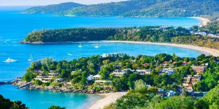 Phuket Adası aşı olanlara kapılarını açacak