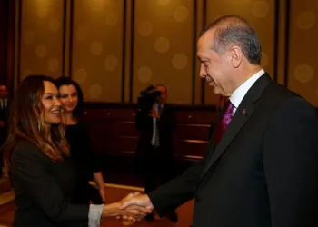 Hülya Avşar’a belediye başkanlığı teklifi
