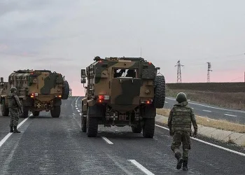 Askeri aracın geçişi sırasında patlama