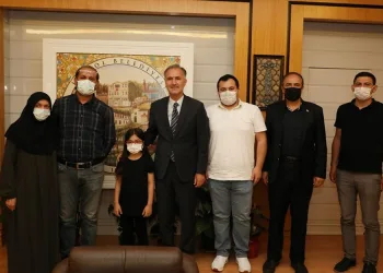 Başkan Taban şampiyon öğrenciyi ödüllendirdi