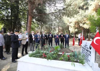 İnegöl’de 15 Temmuz programı şehitlik ziyaretiyle başladı