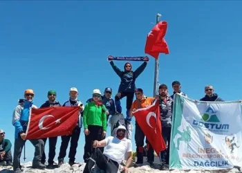 15 Temmuz için zirveye yürüdüler