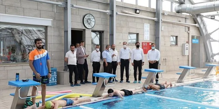 İnegöl’de yüzme kurslarında ilk dönem eğitimleri sürüyor