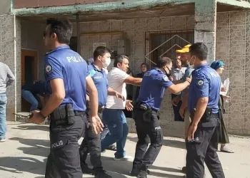 Bursa’da komşu 2 aile arasında bıçaklı kavga