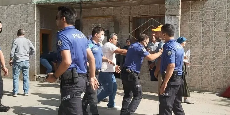 Bursa’da komşu 2 aile arasında bıçaklı kavga
