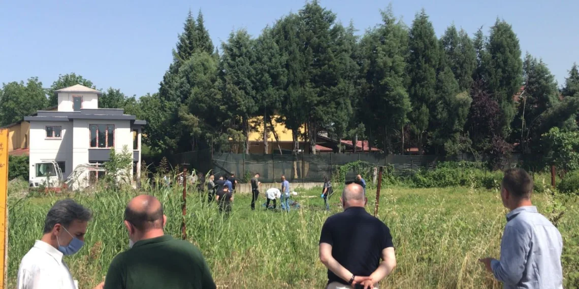 Köpeğin ağzında görünce fark etti! 2 ceset birden çıktı