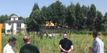 Köpeğin ağzında görünce fark etti! 2 ceset birden çıktı