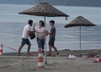 Plajda tekme tokat kavga