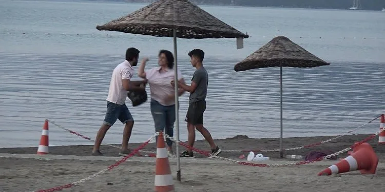 Plajda tekme tokat kavga