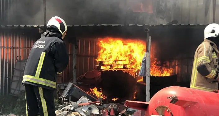 Bursa’da geri dönüşüm tesisinde yangın