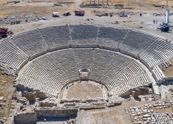Restorasyonu tamamlanan tiyatro açılışa hazırlanıyor