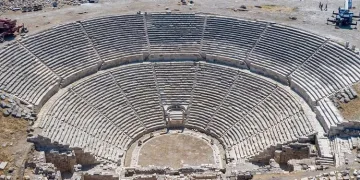 Restorasyonu tamamlanan tiyatro açılışa hazırlanıyor