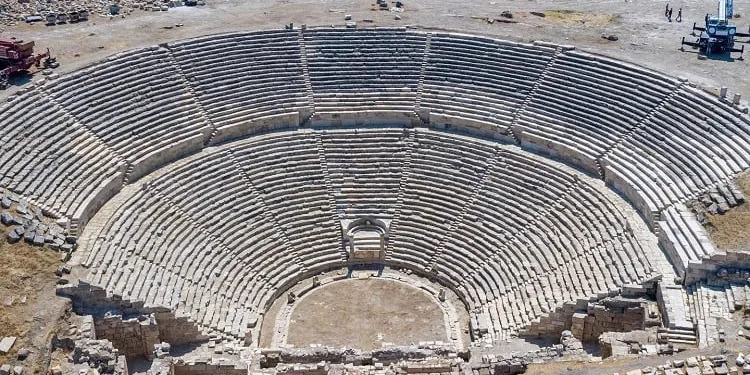 Restorasyonu tamamlanan tiyatro açılışa hazırlanıyor