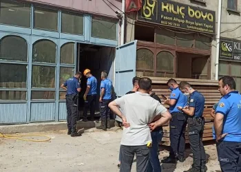 Halatı kopan yük asansörü 3. kattan yere çakıldı
