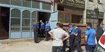 Halatı kopan yük asansörü 3. kattan yere çakıldı