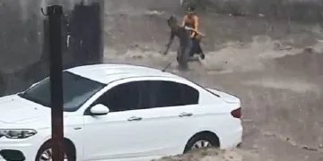 Son anda kurtuldular! Yağmur Bursa’da hayatı felç etti