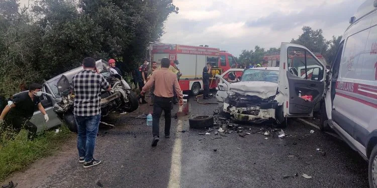 Yazlık komşuları aynı otomobilde can verdi