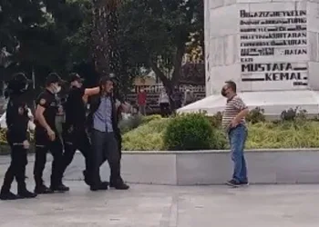 Bursa’da Atatürk Heykeli’ne çekiçli saldırı!