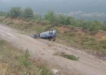 Bursa İnegöl’de otomobil şarampole yuvarlandı