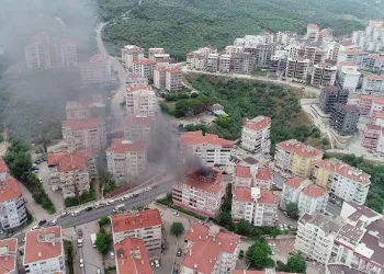 Bursa Mudanya’da yangın! Alevler alt katlara sıçradı
