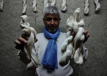 Bursa’da 49 yıllık mesleğini 10 günde öğretiyor