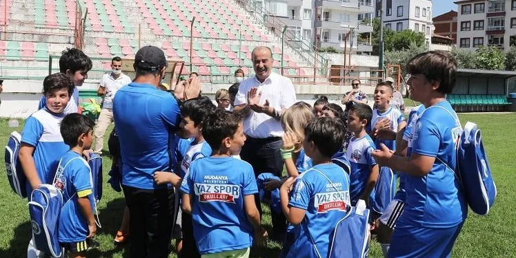 Yaz Spor Okulu’nda formalar Başkan Türkyılmaz’dan