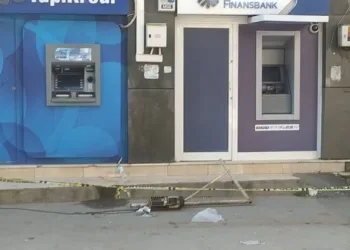 Bursa’da para çekerken üzerine caraskal düştü