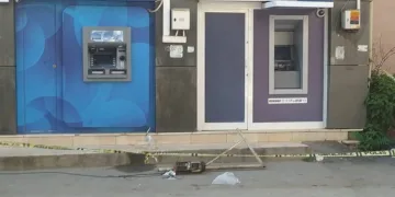 Bursa’da para çekerken üzerine caraskal düştü