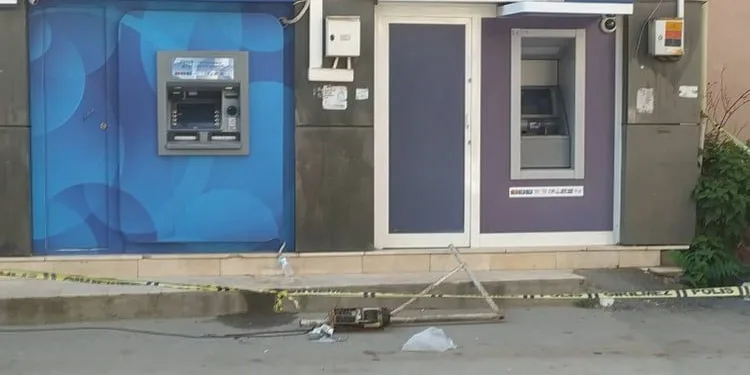 Bursa’da para çekerken üzerine caraskal düştü