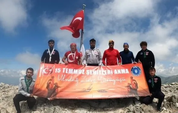 Bursa’da ay yıldızlı bayrak zirvedeki yerini aldı