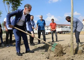 251 şehit anısına 251 ağaç toprakla buluştu