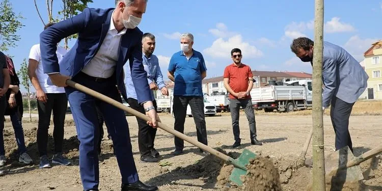 251 şehit anısına 251 ağaç toprakla buluştu