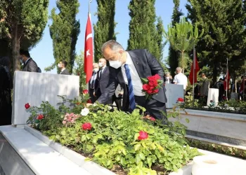 Bursa’da şehitliklerde anma töreni düzenlendi