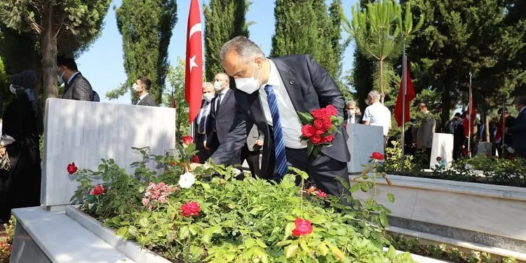 Bursa’da şehitliklerde anma töreni düzenlendi