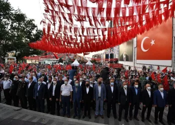 Bursalılar 15 Temmuz şehitlerini andı