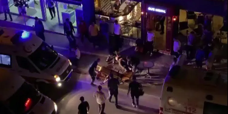 Bursa’da 2 genç bıçaklandı! Kafeye girip yardım istediler