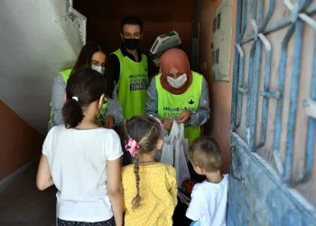 Osmangazi Belediyesi bayram öncesi çocukların yüzünü güldürdü