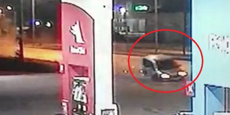 Bursa’da kontrolden çıkan araç petrol istasyonuna daldı