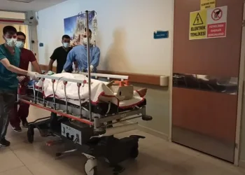 8 metre yüksekten beton zemine düştü! Durumu ağır
