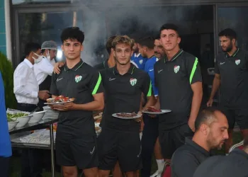 Bursasporlu futbolcular mangal partisinde buluştu