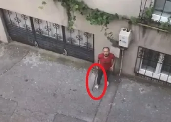 Bursa’da akrabasının evine balta fırlattı, satırla tehdit etti